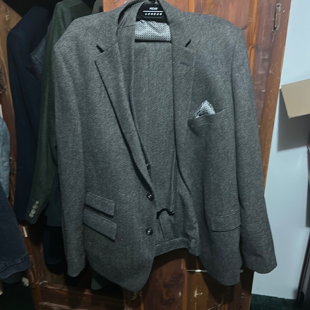 Moss 3 Piece Suit